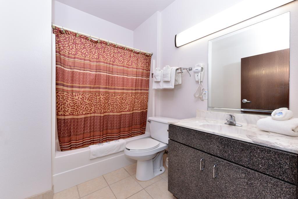Americas Best Value Inn Somerville Texas Номер фото