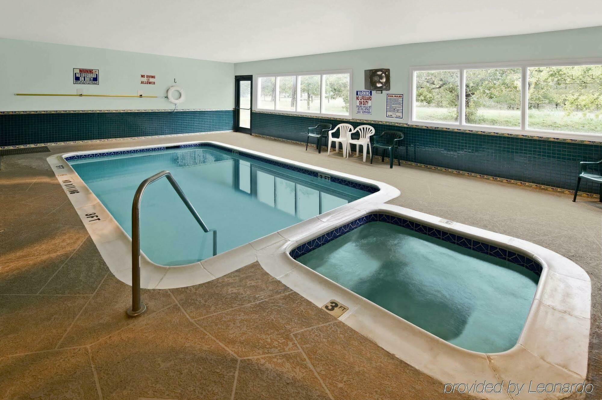 Americas Best Value Inn Somerville Texas Зручності фото